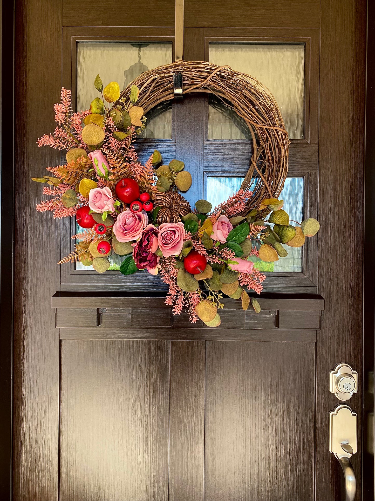 Marguerite Eucalyptus Mauve Roses Red Apples Twig Pumpkin